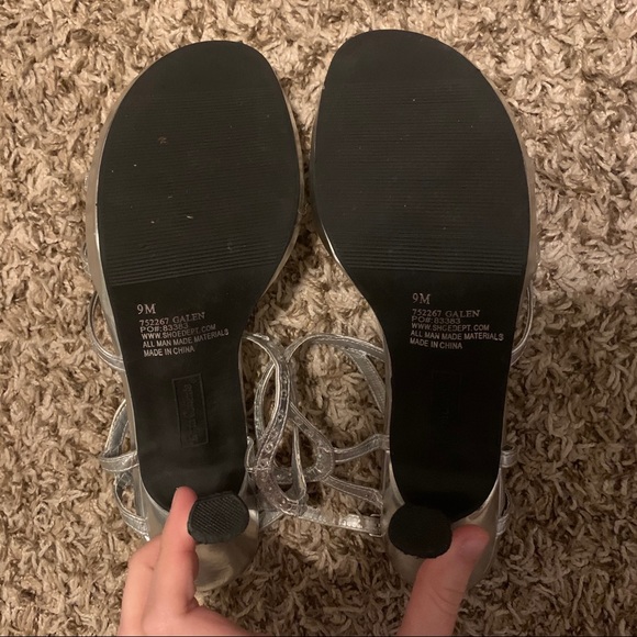 Silver heels with studded straps - Picture 4 of 4